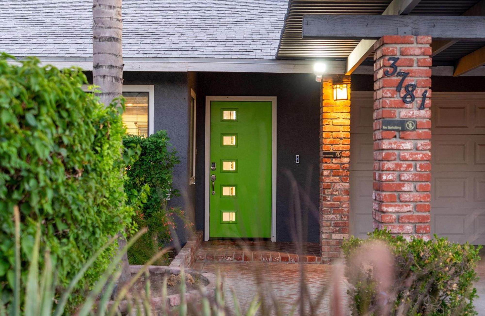 Sunny Days Ahead - Your Private Palm Springs Getaway Villa Exterior photo